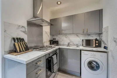 Garden Flat, Stylish, Modern Flat, Near Balloch. Hotels in 