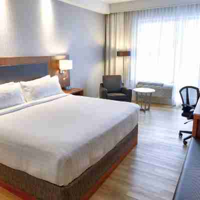 Holiday Inn Express & Suites Vaudreuil - Dorion Rooms