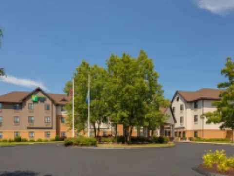Holiday Inn Express & Suites BRADLEY AIRPORT by IHG Hotels in Windsor Locks