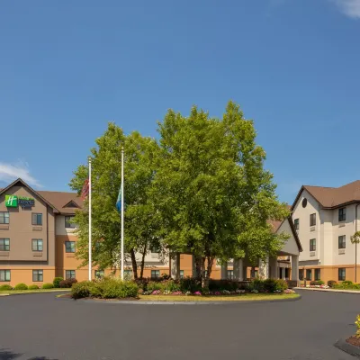 Holiday Inn Express & Suites BRADLEY AIRPORT by IHG Hotels near Windsor Locks, CT Station