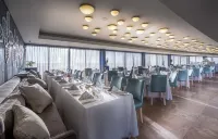 Lagoon Beach Hotel & Spa