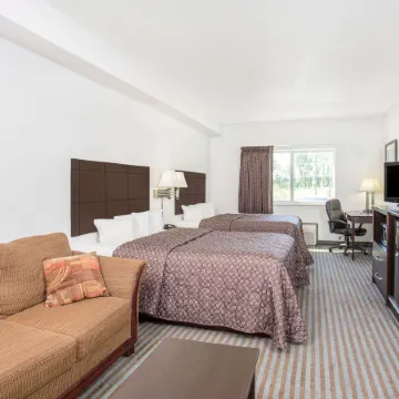 Super 8 by Wyndham Cedar Falls IA - University