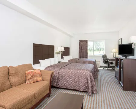 Super 8 by Wyndham Cedar Falls IA - University Hotels in Cedar Falls