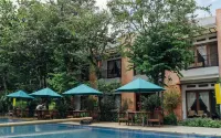 Villa Bukit Pinus - Uima-altaat
