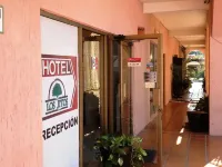 Los Jitos Hotel & Suites