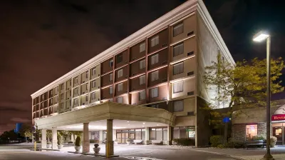 Best Western Plus Toronto Airport Hotel Hotel dekat Barbertown Park