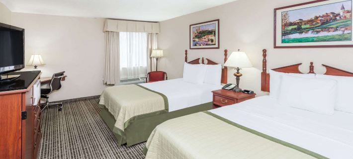 Baymont by Wyndham Elkhart Hotels in Elkhart