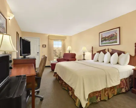 Baymont by Wyndham Warner Robins Hotels in Warner Robins