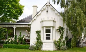 Camellia Cottage Bed & Breakfast