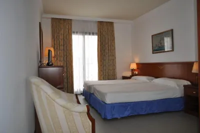 Hostal Vila del Mar Hotels near Camping Santa Elena by Nice Camps