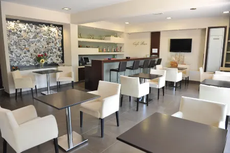 Maritime Отели рядом с достопримечательностью «Kremasti Beach»