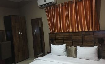 Momak 4 Hotel & Suites