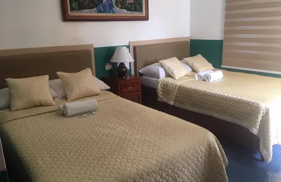 卜船海灘度假村