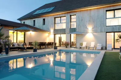Ome Sweet Home Hotels in Clérey