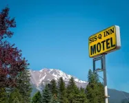 Sis Q Inn Hotel di Weed
