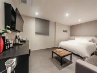 Hotel Maison Hotels near كنيسة ميلاك الكاثوليكية