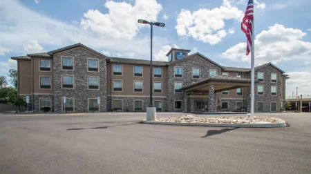 Cobblestone Inn & Suites - St Marys