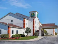 Baymont by Wyndham Auburn Hotel dekat Eckhart Park