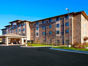 Hawthorn Suites by Wyndham Wheeling at the Highlands