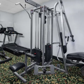 Super 8 by Wyndham San Diego Hotel Circle Отели рядом с достопримечательностью «Пляж Мишен-Бич»