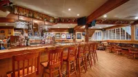Best Western Plus Windjammer Inn  Conference Center - bar