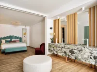 Cresanto Luxury Suites Hotels in Santorini