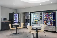 Motel 6 Airdrie, AB - piscina