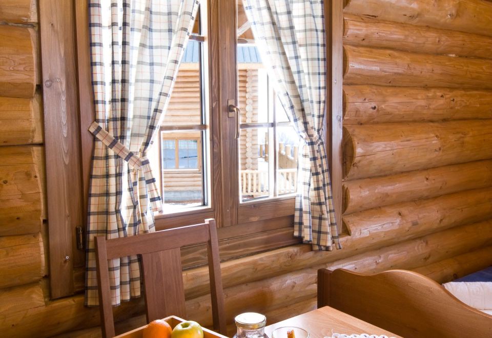 스펜다모스 우드 빌리지의 통나무집 외관