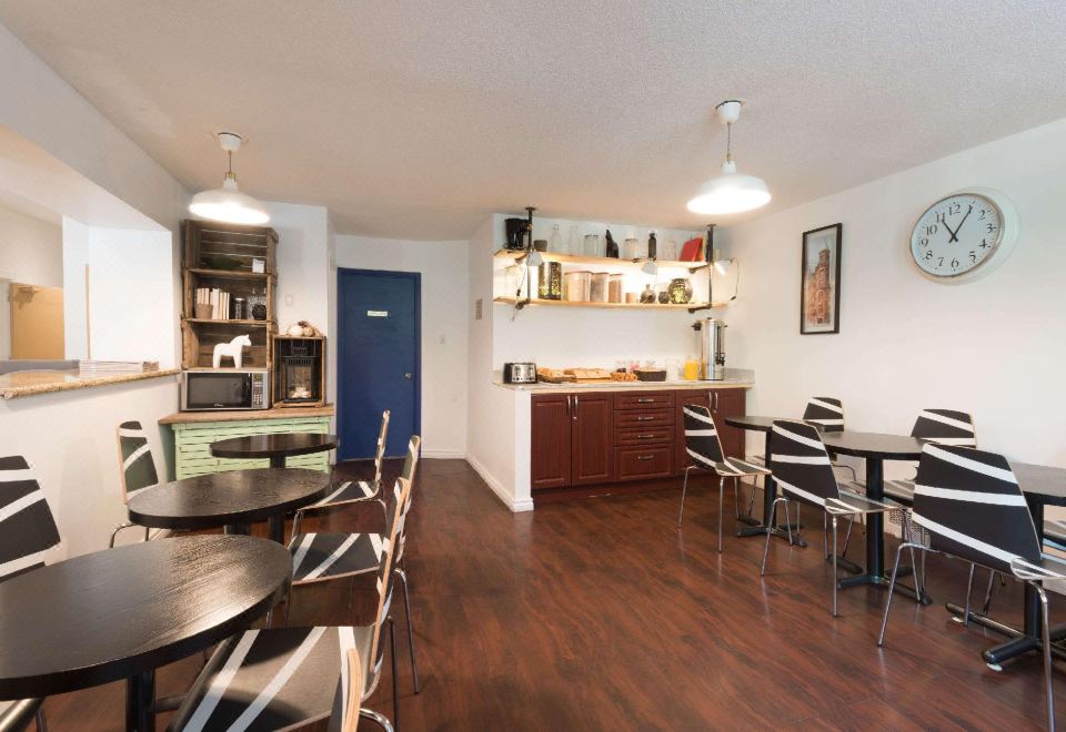 2. 펨브로크 인..