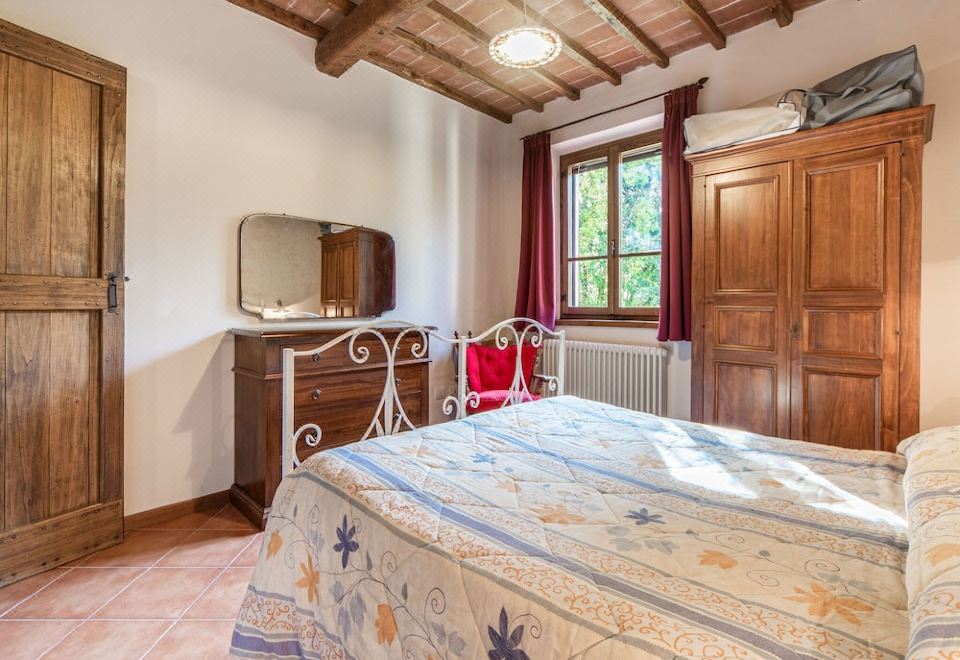 Sun-Kissed Holiday Home in Torgiano with Garden and Pool - Housity