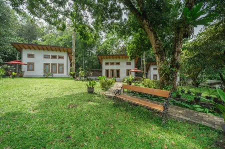 Kelivana Yogyakarta Отели рядом с достопримечательностью «Base camp pakem raya»