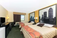 Super 8 by Wyndham Perry IA - parking