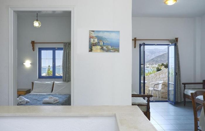 Dionysos Apartments & Studios