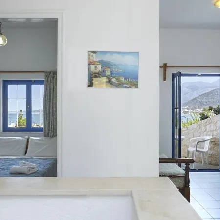 Dionysos Apartments & Studios
