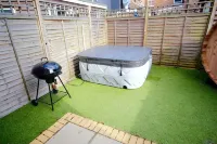 Holiday Home Hot Tub & Sauna Các khách sạn ở Ferndown