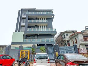 OYO Townhouse Sector 30 Near Botanic Garden of Indian Republic