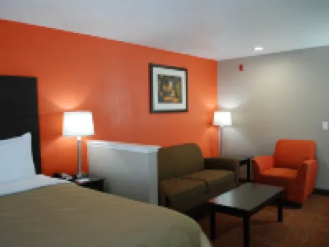 Quality Inn & Suites Fresno Northwest Hotels in Fresno