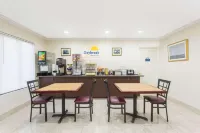 Days Inn by Wyndham Indio - breakfast