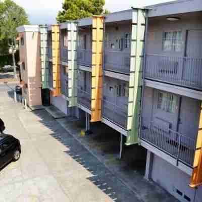 Berkeley Inn Hotel Exterior