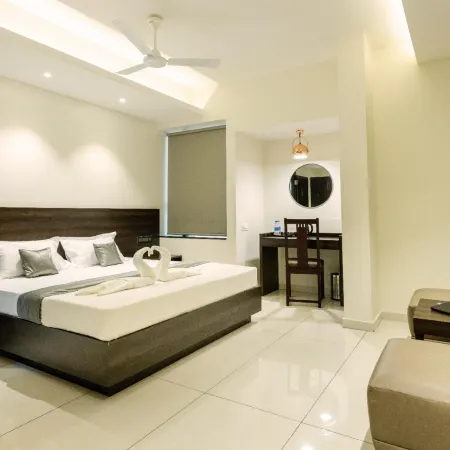 Hotel Paramount Suites & Service Apartments