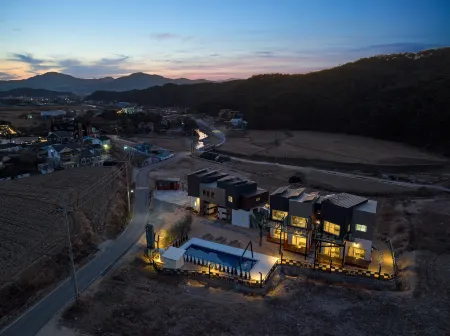 Gyeongju Edis Poolvilla Отели рядом с достопримечательностью «Пульгукса»