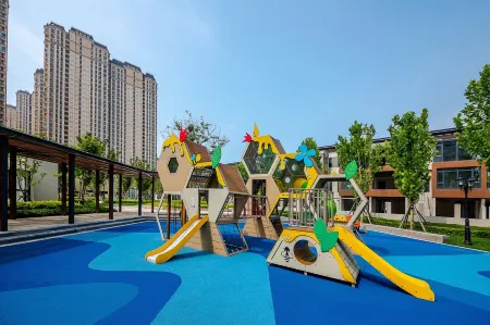 Meet Yunyue Seaview Art LOFT Vacation Apartment (Qingdao Evergrande Golden Beach Store) Отели рядом с достопримечательностью «Tangdao Bay Coastal Park»