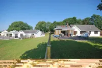 Oaktree Lodge - Luxury Cottage, Hot Tub, Sea Views