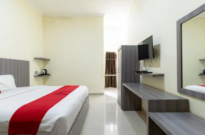 RedDoorz at Pariban Homestay Parbaba Hotel dekat Parbaba Beach