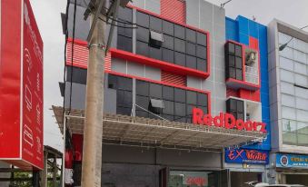 RedDoorz Plus Near Millenium Ict Centre Medan 2