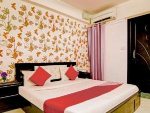 Roomshala 132 Hotel Dwarka Residency - Premium Rooms in Dwarka Mod