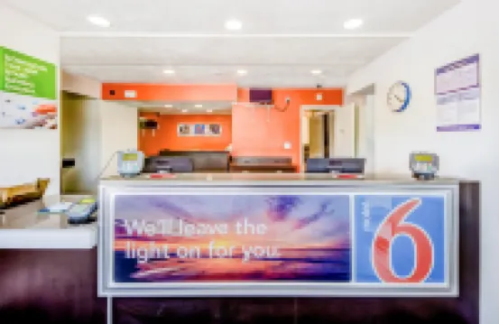 Motel 6 Lakeland, FL