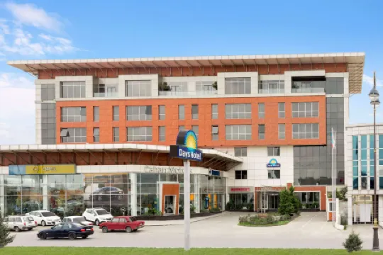 Days Hotel by Wyndham Baku Отели рядом с достопримечательностью «Центр Гейдара Алиева»