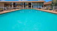 Best Western Airport - Swimmingpools