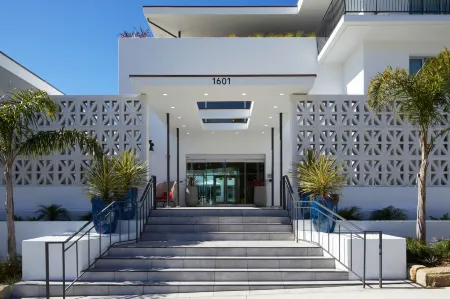 Courtyard Santa Barbara Downtown Отели рядом с достопримечательностью «Мортон Бэй Фиг Три»